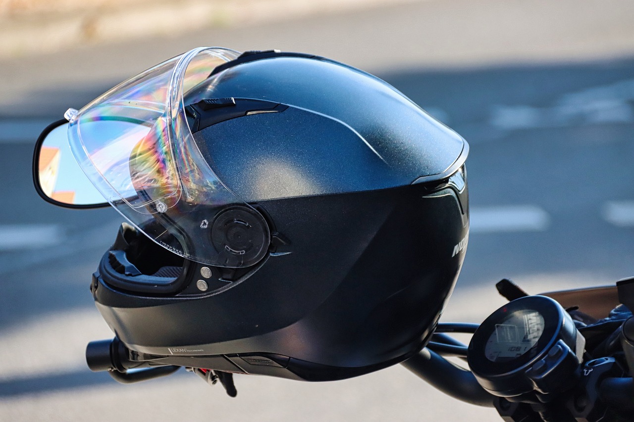 Motorradhelm folieren